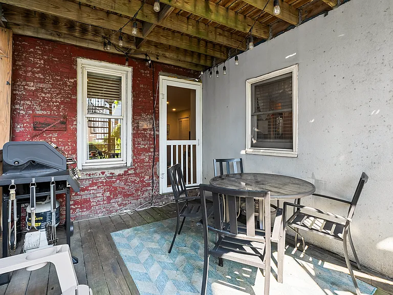 111 W 3rd St #1 — Photo 13