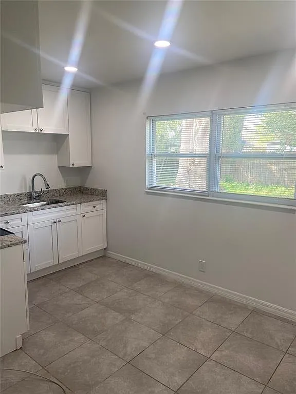 4 bed, 2.0 bath, 1126 sqft, $2,250 — Photo 3