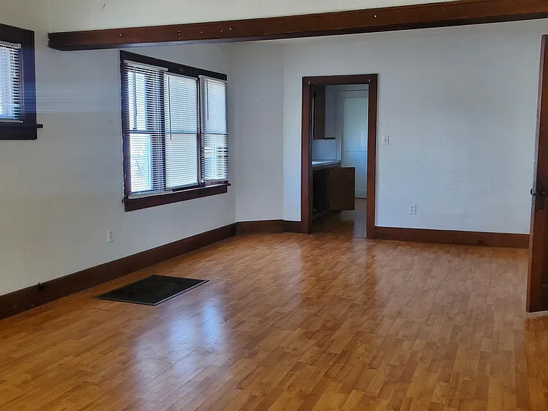 1009 N Grand Ave — Photo 2