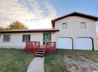 211 E Florence St, Sesser, IL 62884