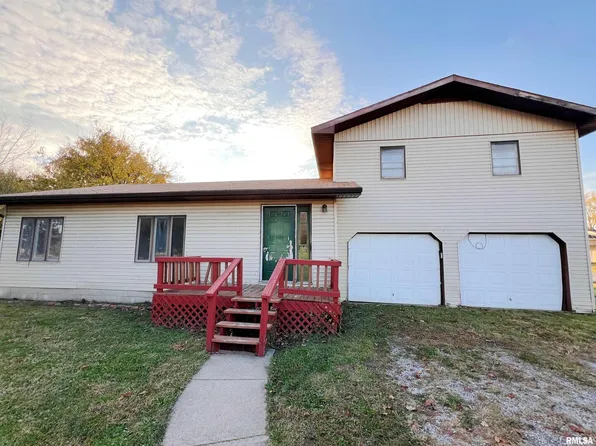 211 E Florence St, Sesser, IL 62884