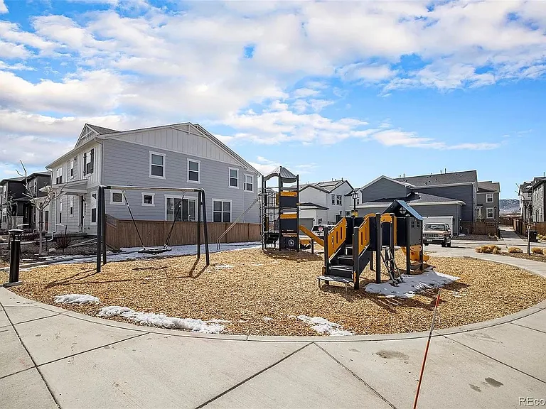 Unit is close to this community park.