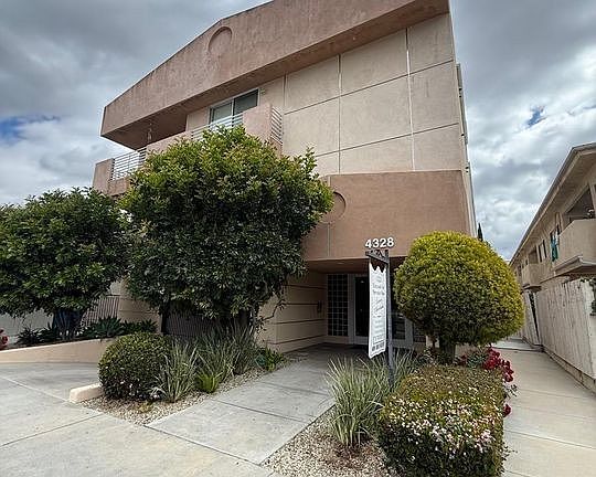 2nd image of 4328 Mammoth Ave APT 101