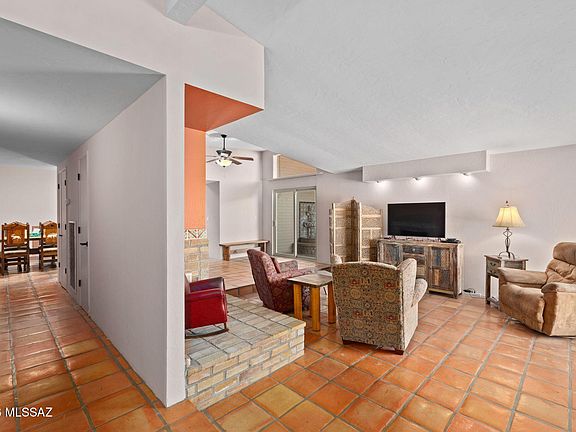 4th image of 1641 W Chapala Dr