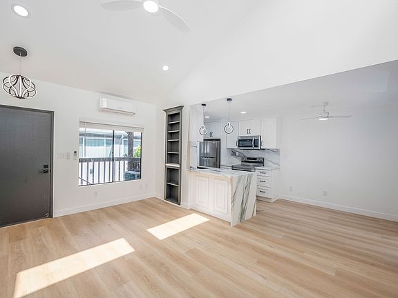 5th image of 4219 44th St APT 5