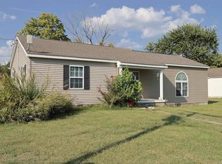 290 W 3rd St, Bonnie, IL 62816