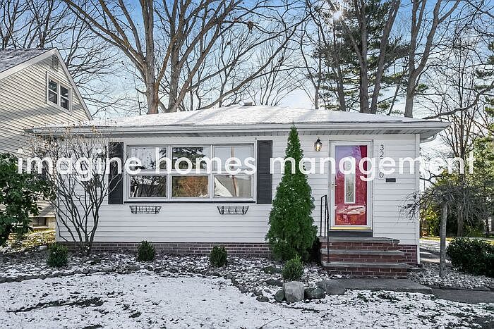 1st image of 32740 Parkway Dr