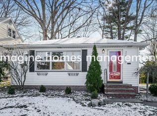 32740 Parkway Dr, Solon, OH 44139