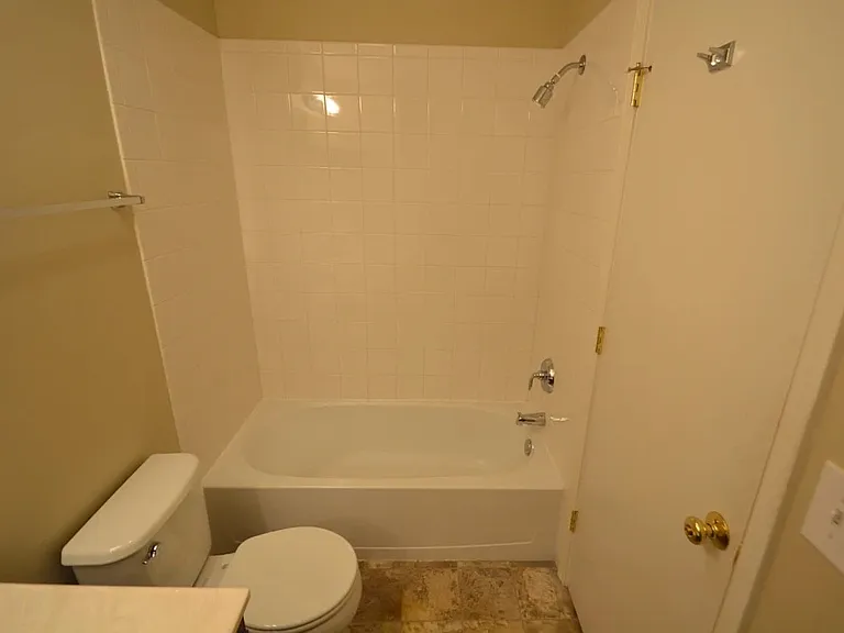 1330 N Parkview Ter — Photo 3