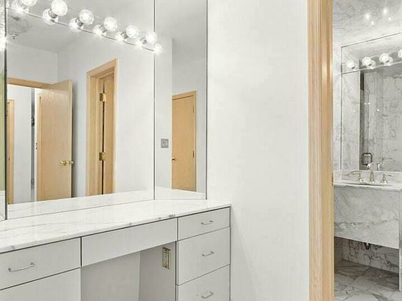 3rd image of 201 E 62nd St APT 6C