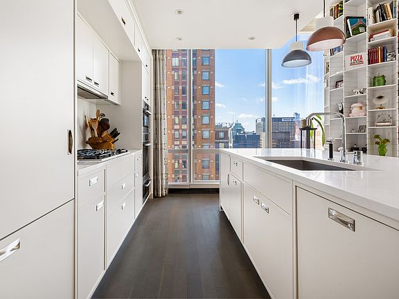 3rd image of 157 W 57th St APT 51B