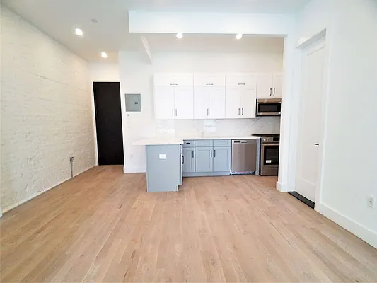 Rented by EXR | media 25