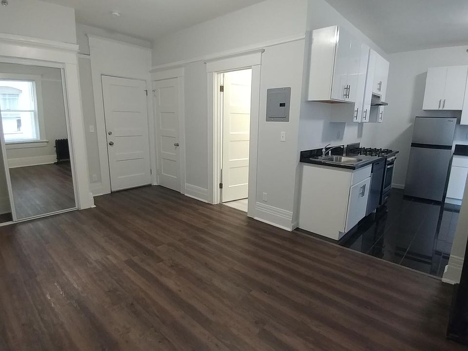 2nd image of 1005 Larkin St APT 201