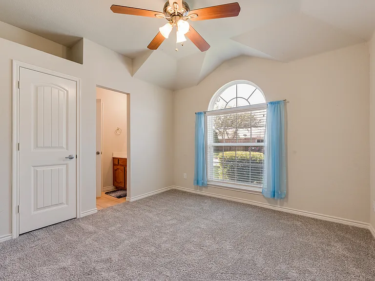401 Idaho Ct — Photo 16
