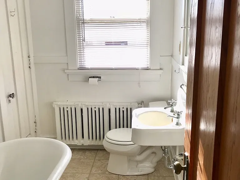 302 Norris Ct — Photo 3