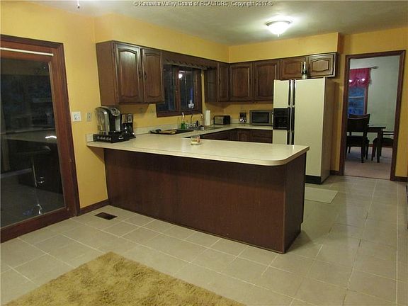 5th image of 111 Queens Ct