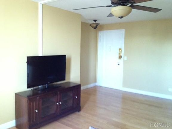3rd image of 920 Metcalf Ave APT 15D