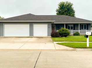 1145 Sapphire Ct, Mason City, IA 50401