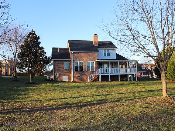 2nd image of 3 Darby Hill Ln