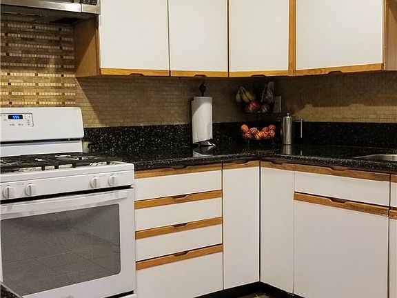 4th image of 6338 Pioneer Blvd
