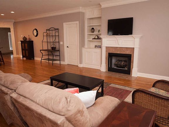4th image of 1510 Dewsbury Dr