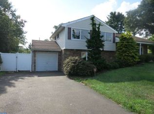 1527 Derbyshire Rd, Yardley, PA 19067