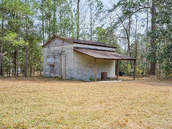 5th image of 300 Summercreek Dr