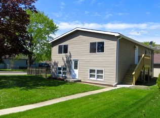 442 Hickory St, Mundelein, IL 60060