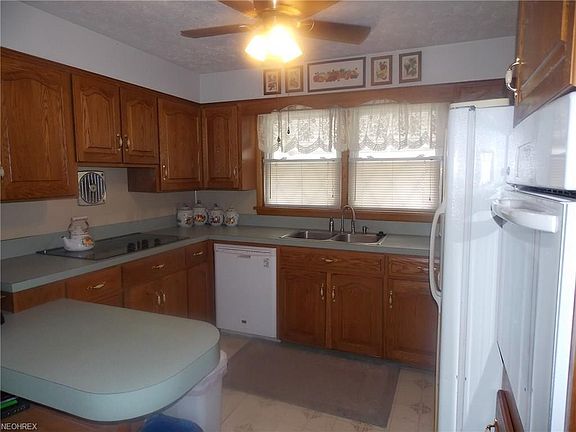 4th image of 176 Beechwood Dr
