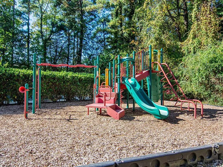 Parkway Apartments — Photo 14