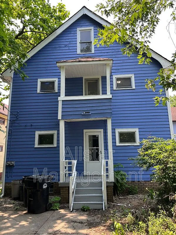3 bed, 1.0 bath, 1000 sqft, $1,100 — Photo 2