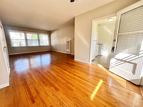 Beautiful Park Estates Apartment for Rent Photo 1 Beautiful Park Estates Apartment for Rent Photo 1