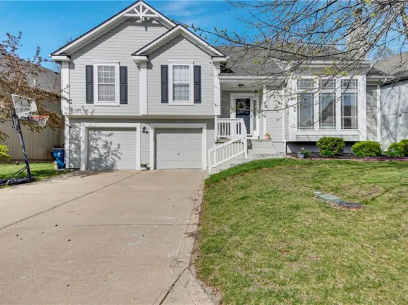 22116 W 51st Ter, Shawnee, KS 66226