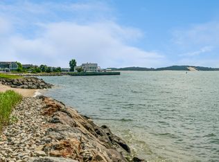 16 Peconic Hills Ct, Southampton, NY 11968