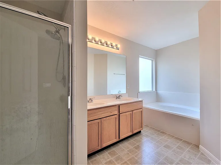 16302 Sitella Ct — Photo 7