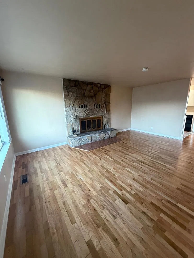 3 Bedroom House in Quiet Neighborhood — Photo 3