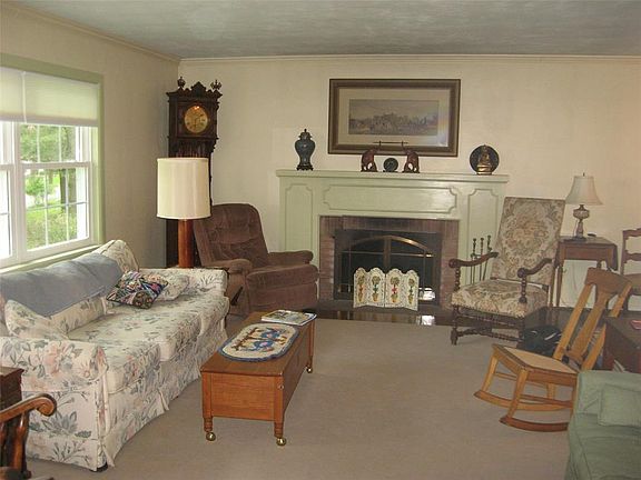 2nd image of 413 W Benita Blvd