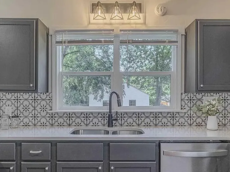527 Bertrand St — Photo 10