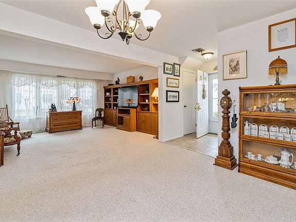 3rd image of 20 Laurel Ave APT 69