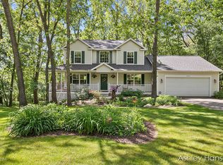 4404 Summit Forest Dr NE, Rockford, MI 49341