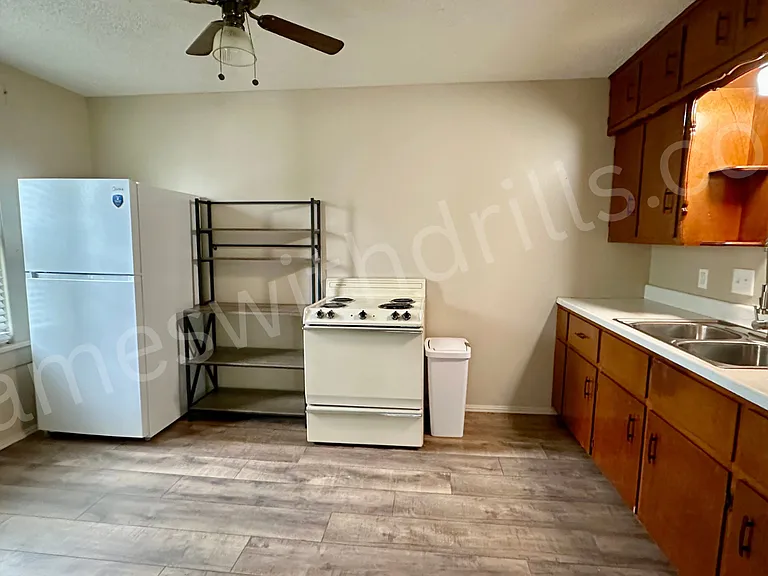 735 S Laura Ave — Photo 9