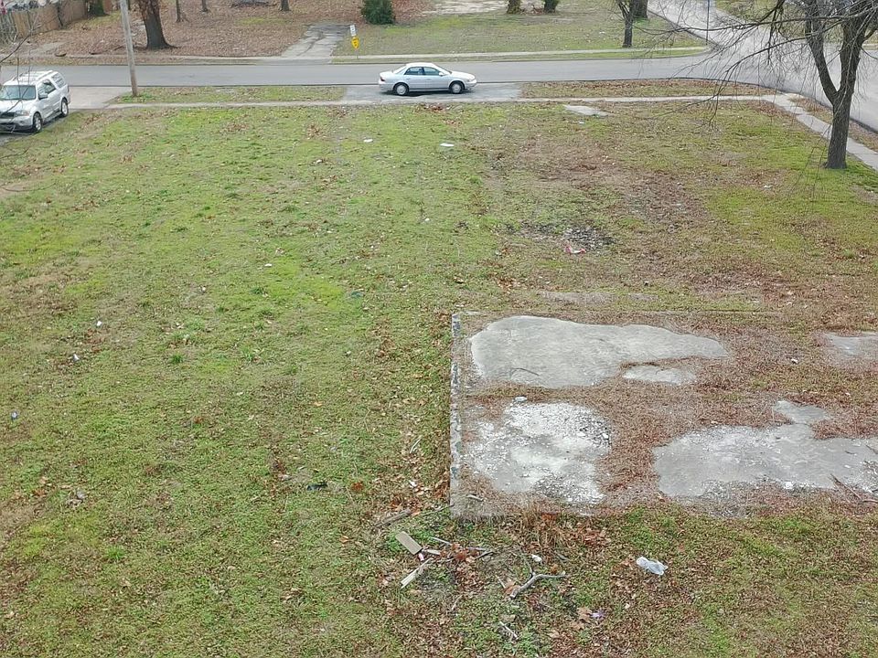 1st image of E Main St