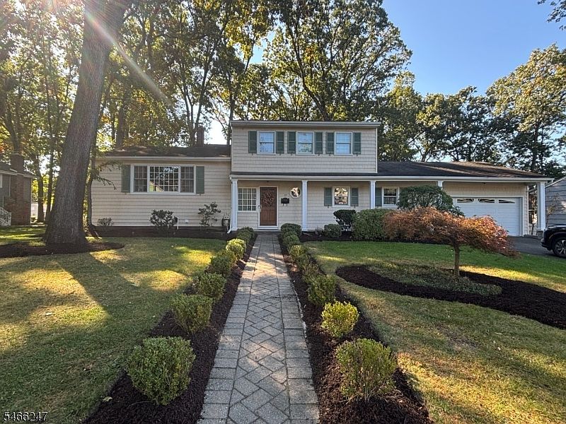 1st image of 17 Chandler Dr