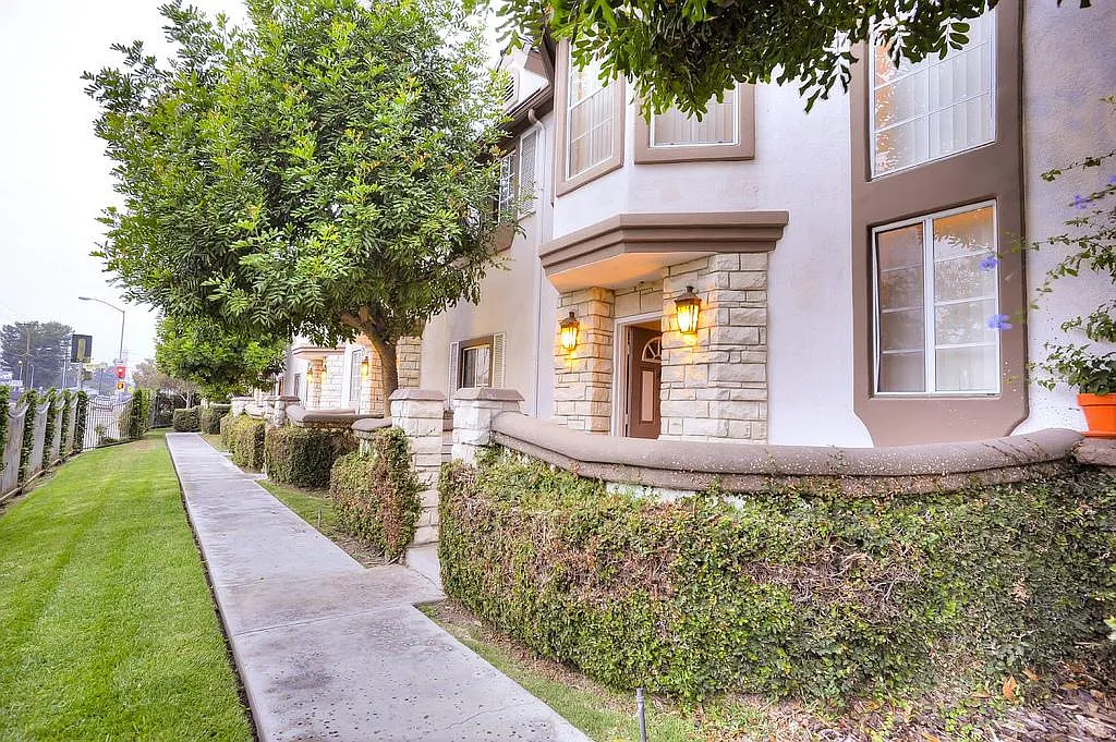 Inside gated entry - 2606 Walnut Grove Ave #6