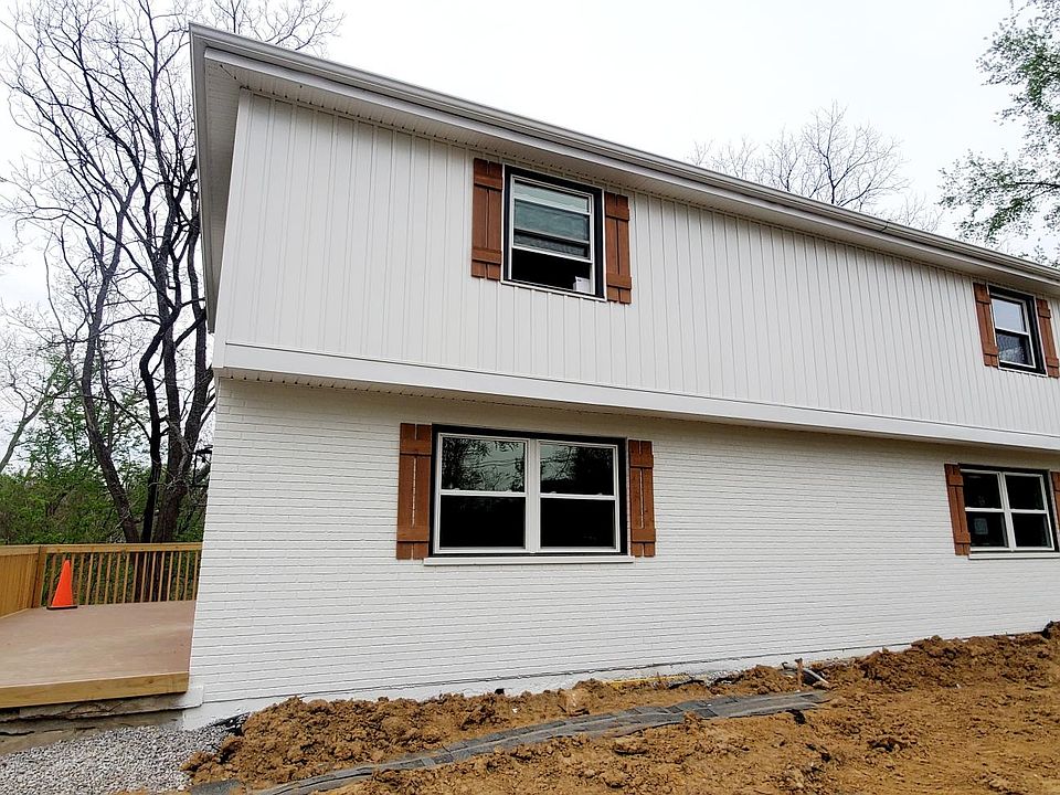 2nd image of 1 Valley Ln #1