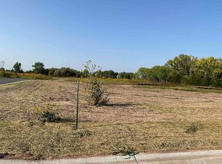 100 S Bluelake Ct #D, Wichita, KS 67215
