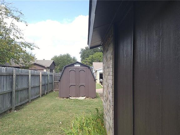 3rd image of 1113 Oakbluff Dr