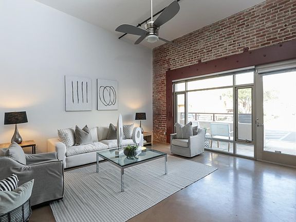 4th image of 542 Manzana Pl