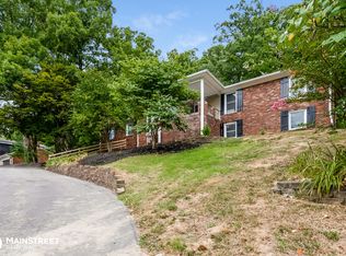 8903 Royal Oak Dr, Louisville, KY 40272