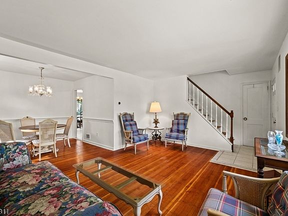 3rd image of 225 Boulevard